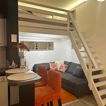 Castlehill Apartman The Perfect Blend Of Urban Living And Sightseeing Convenience Budapest Exterior photo