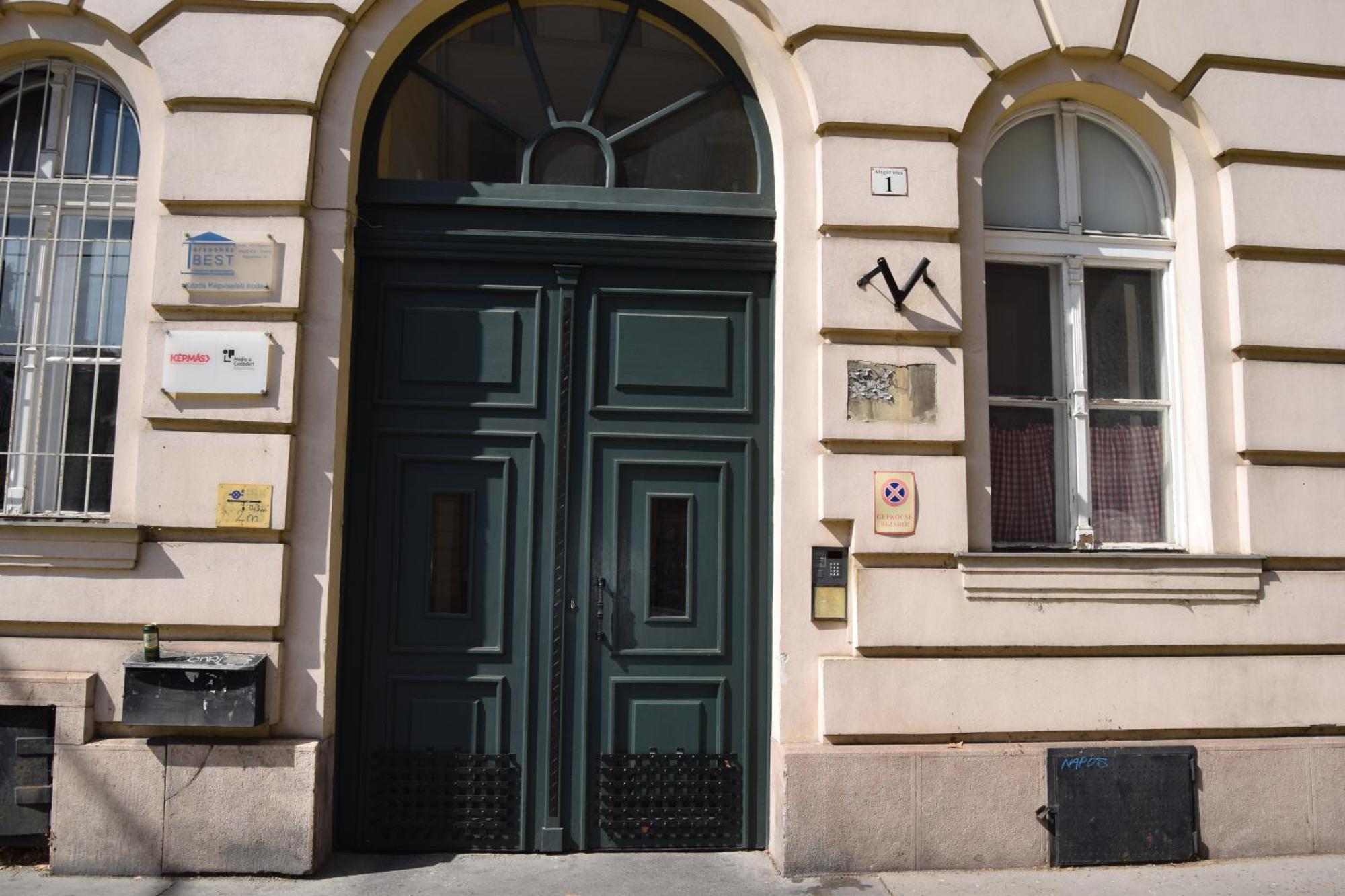 Castlehill Apartman The Perfect Blend Of Urban Living And Sightseeing Convenience Budapest Exterior photo